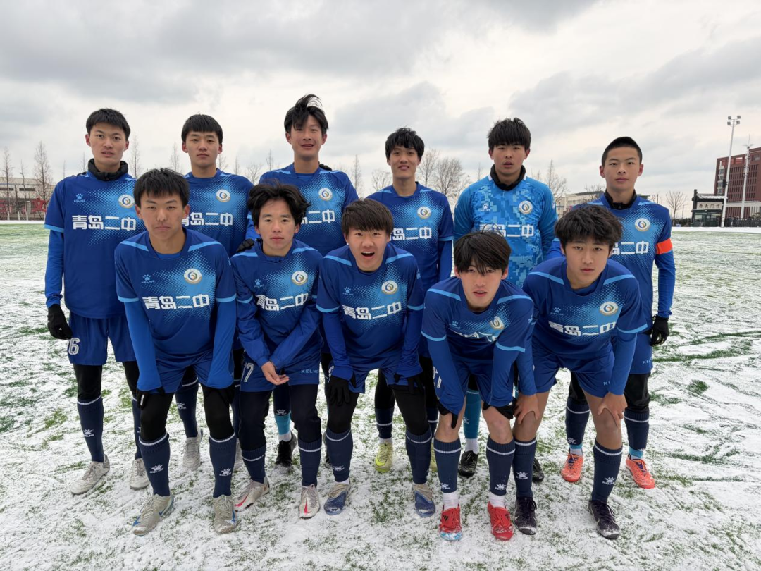 亚博-全胜夺冠！青岛二中足球队十一连胜捧起队史首座 “市长杯”